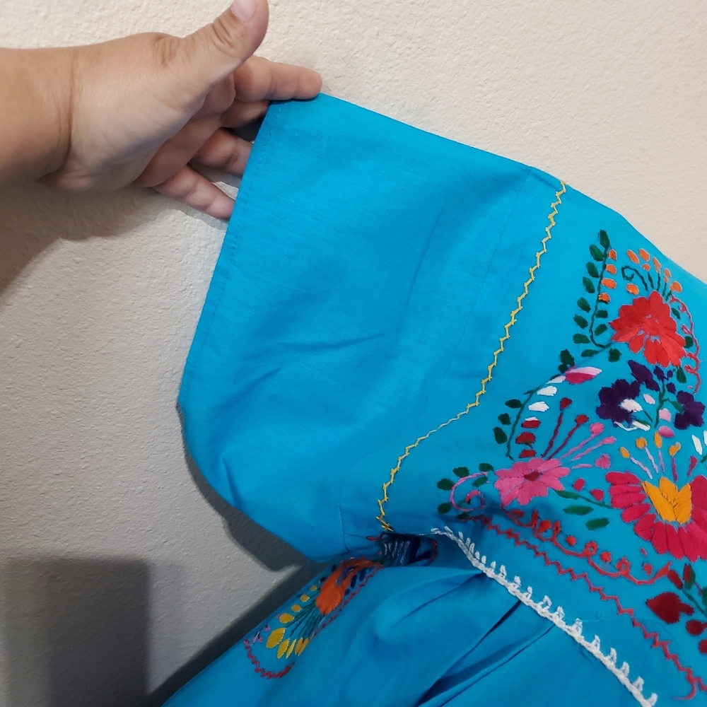 Mexicana,Maxi Embroidered Bata - Picture 4 of 10